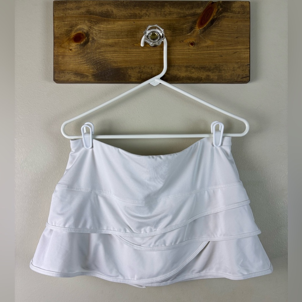 Lucky in Love Size Large 12 Skort Womens Scallop Ruffle Skirt White Athletic